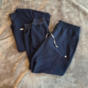 Figs Large Navy Caterina Top and High Wasted Umam Relaxed Joggers